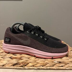 Nike Winflo Water Repellent Sneakers - womens size 7.5